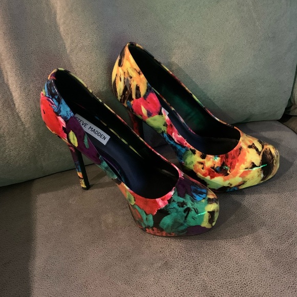 Steve Madden Floral print heels - Picture 2 of 5